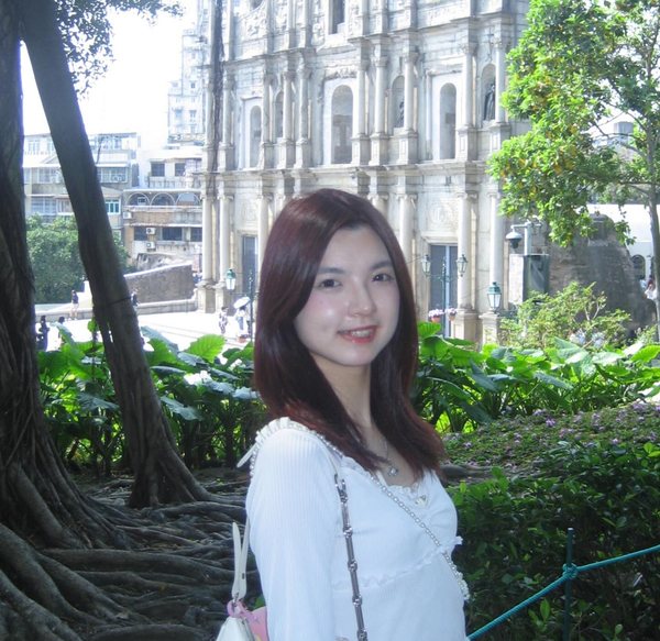 Beaker in front of an old cathedral